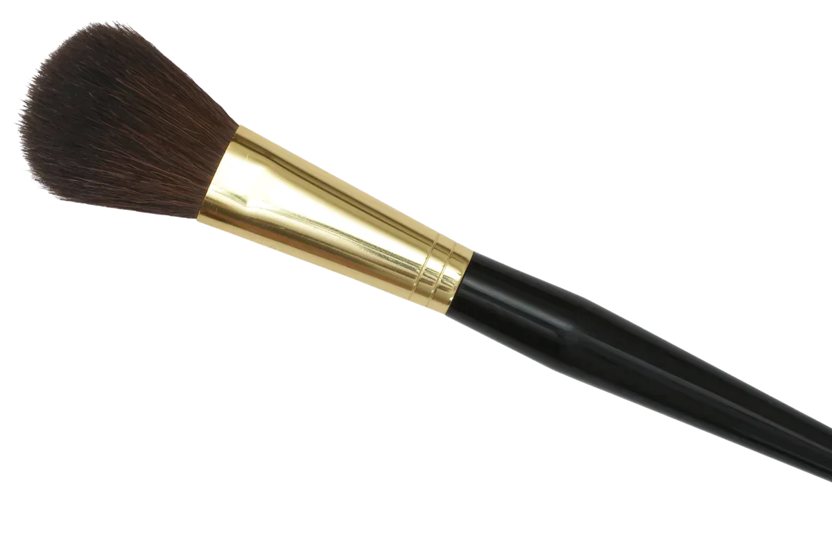 Real-life beauty routine scene for concealer for the early-morning commute: what matters most