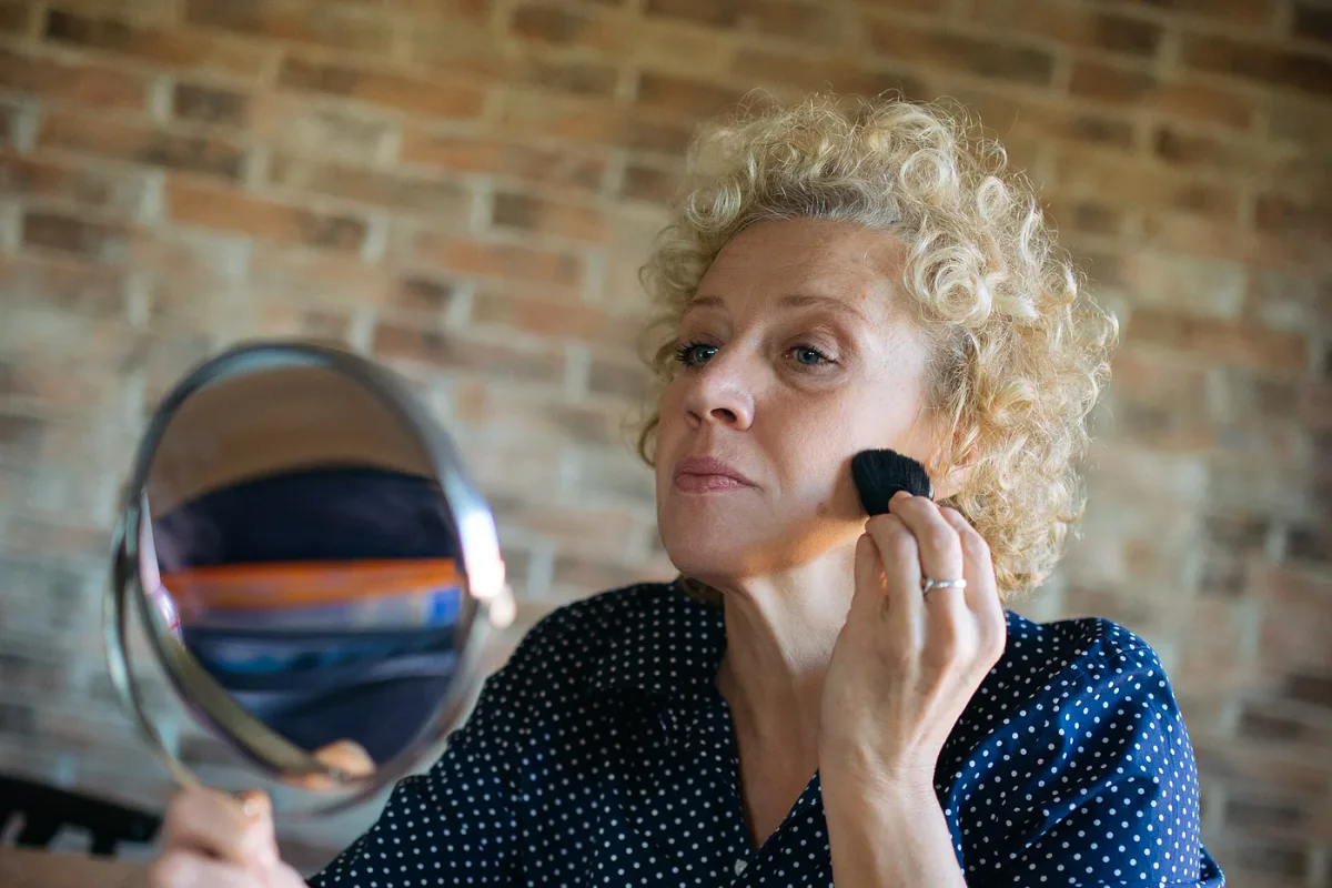 Real-life beauty routine scene for natural makeup for the school drop-off and everything after